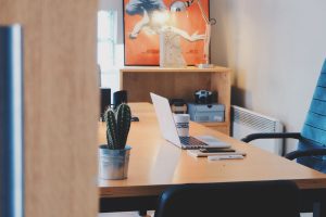 Routine de 5 minutes pour corriger la posture au bureau
