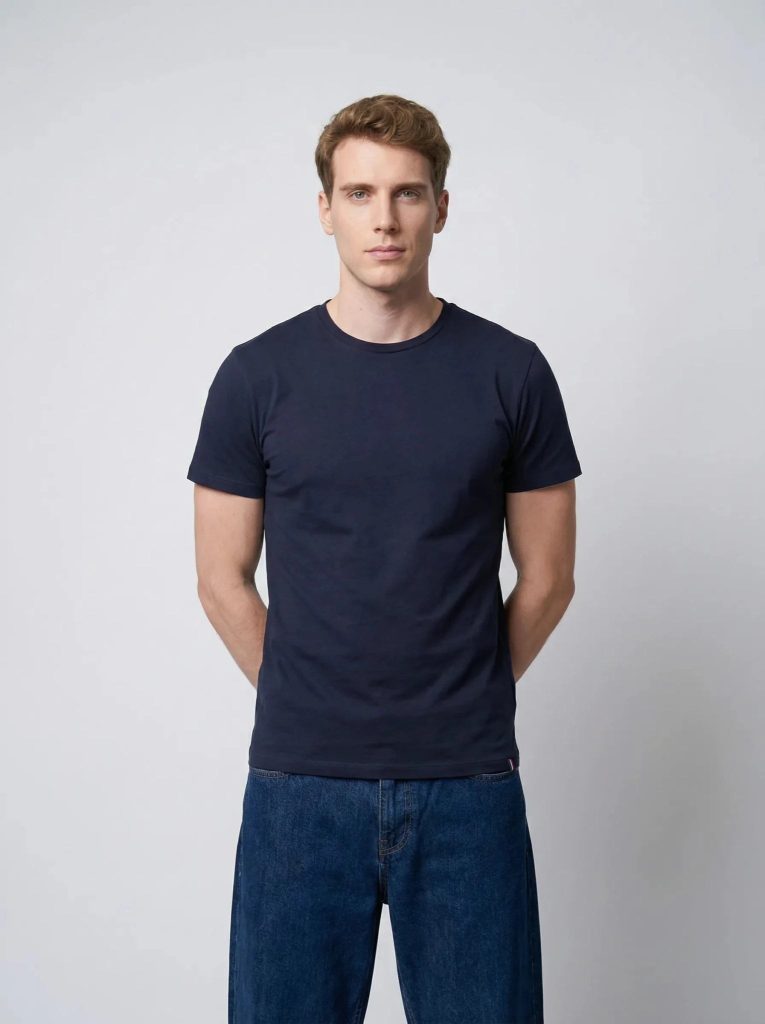 De la casquette au pantalon, une tenue d’homme en fibres naturelles